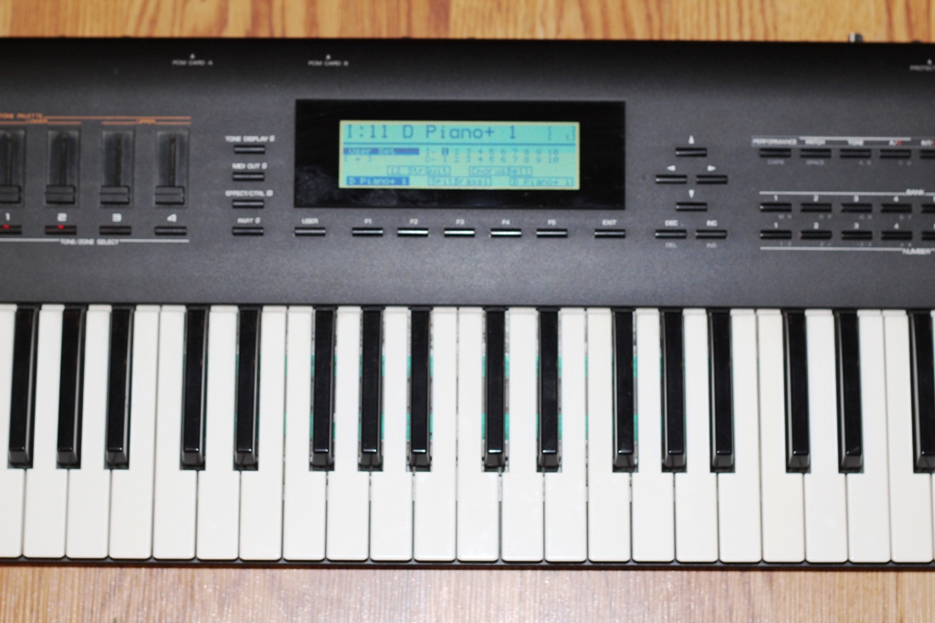 roland d-70 シンセサイザー 76鍵盤 専用ハードケース付 ローランド - 鍵盤楽器